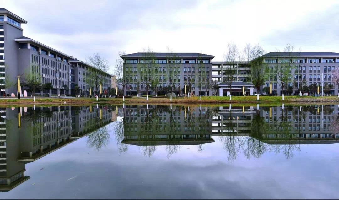 特色专业成都医学院博学博爱精益求精